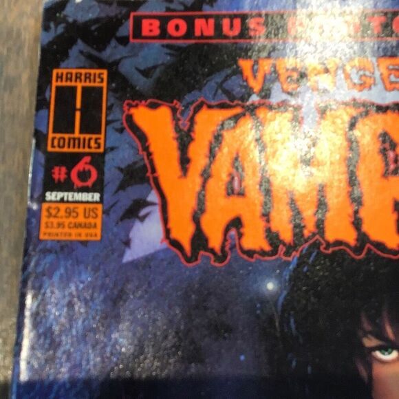 A pair of vintage Early 90s Harris comics Vampirella. Comic books  - Picture 5 of 6